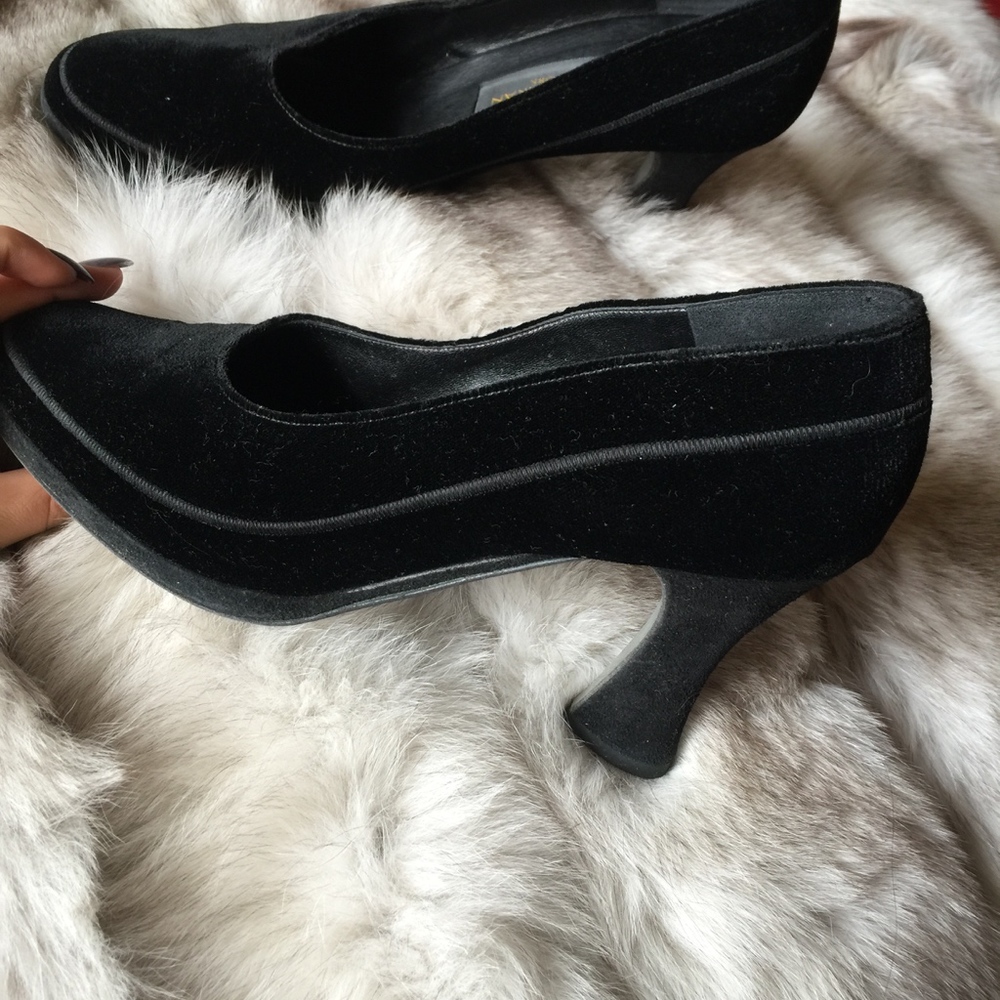 Donna Karan Black Velvet Heels Size 9 1/2 - Picture 2 of 7